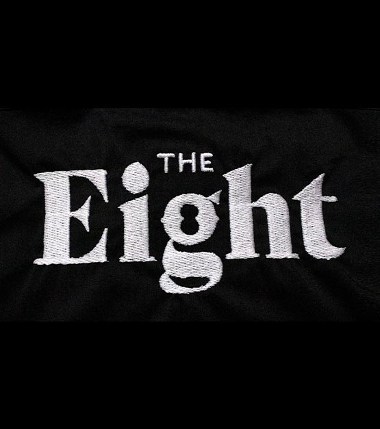 Bordado The Eight en espalda camisa negra
